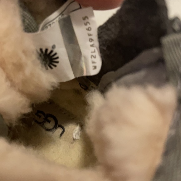UGGS - Picture 12 of 16
